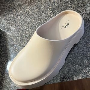 Tan platform slides